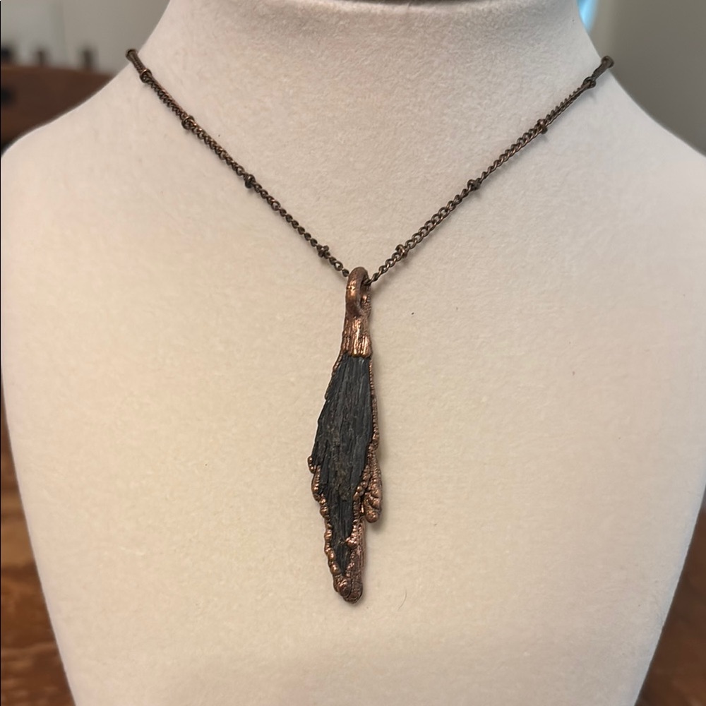 Elegant Copper and Black Kyanite Pendant Necklace